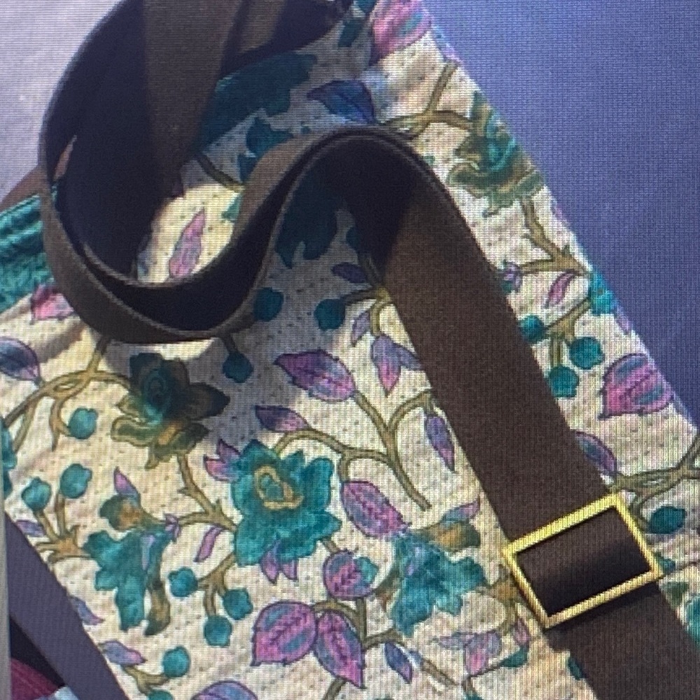 Brown Canvas Messenger Bag. Floral Patterned Front Flap. Adjustable Strap SKUBSB